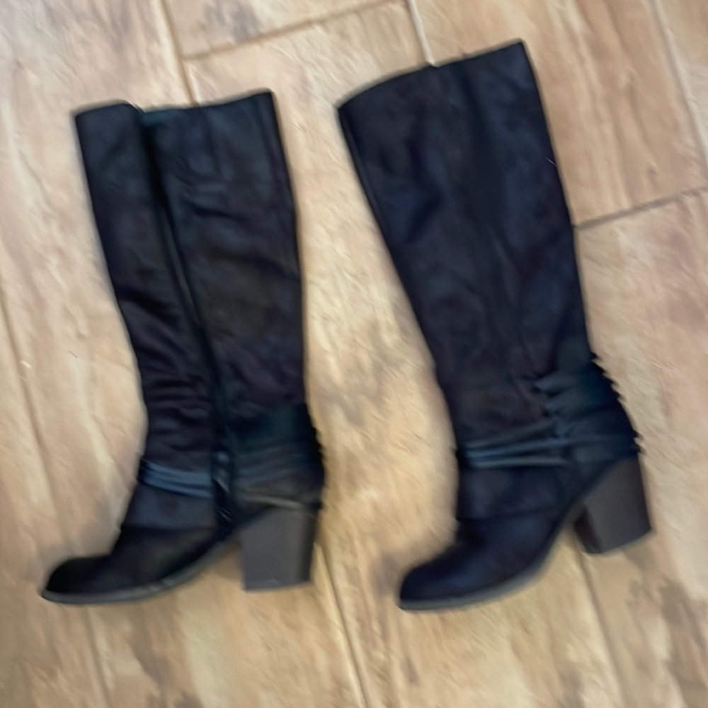 Black boots knee high